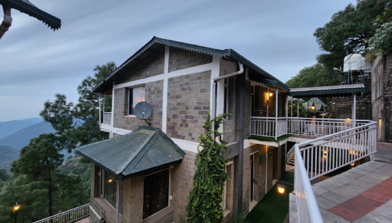 best resorts in kasauli