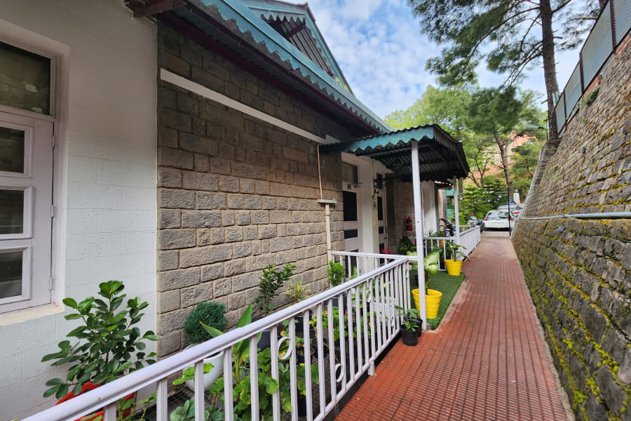 couple friendly resorts in kasauli