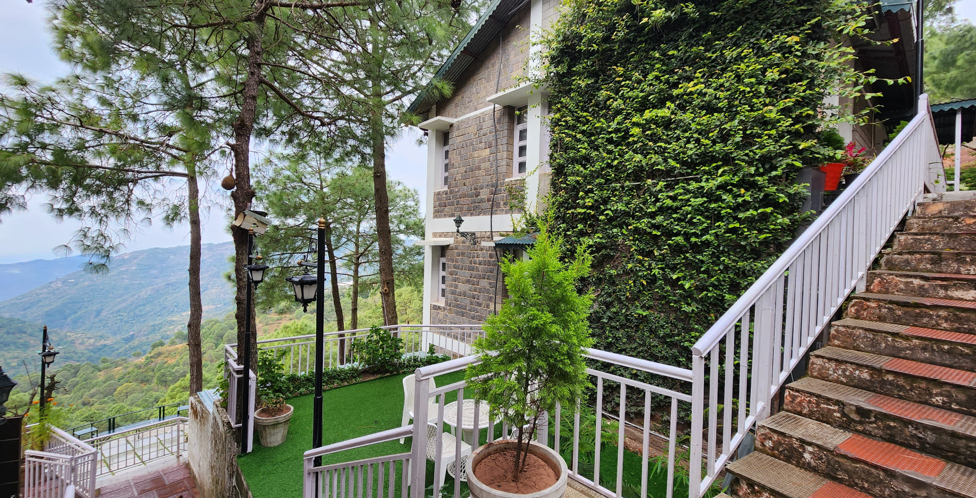 budget resorts in kasauli for family