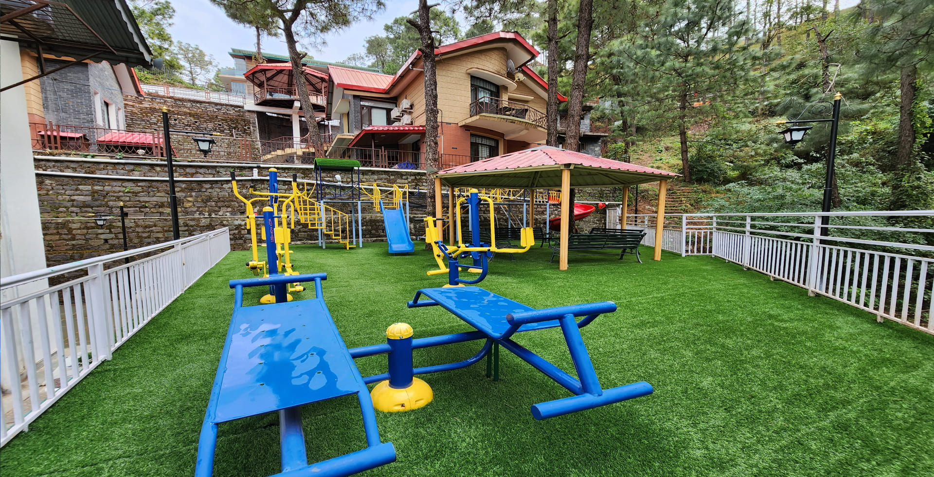 budget resorts in kasauli for family