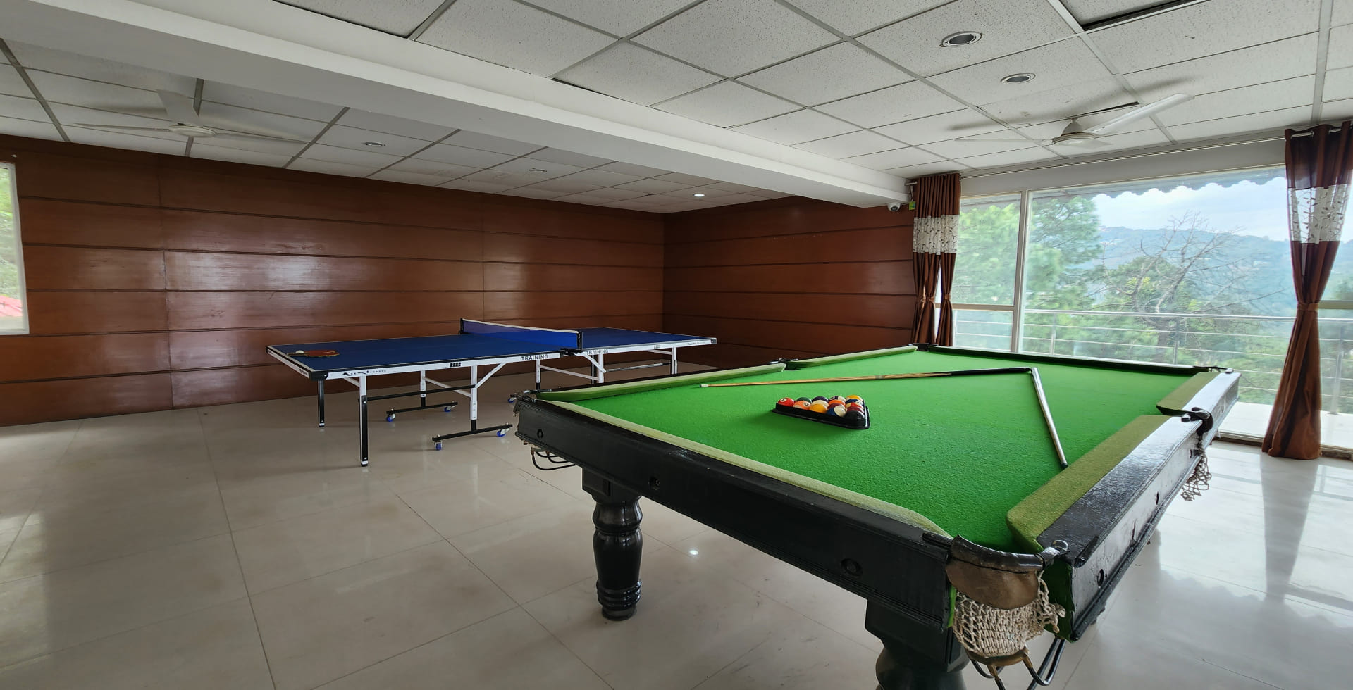 budget resorts in kasauli for family